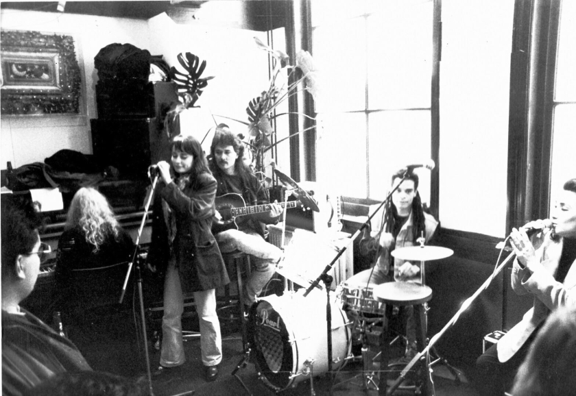 Zweet druipt van de muren - 55 jaar poppodium de Piek, Het