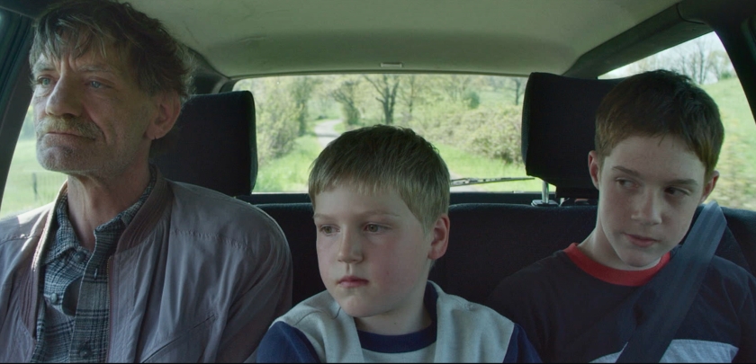 Mit der Faust in die Welt schlagen