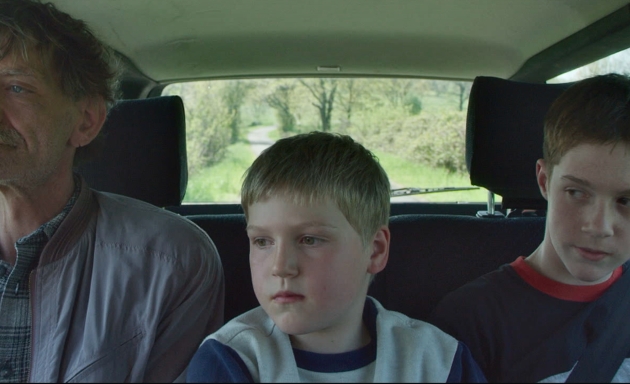 Mit der Faust in die Welt schlagen